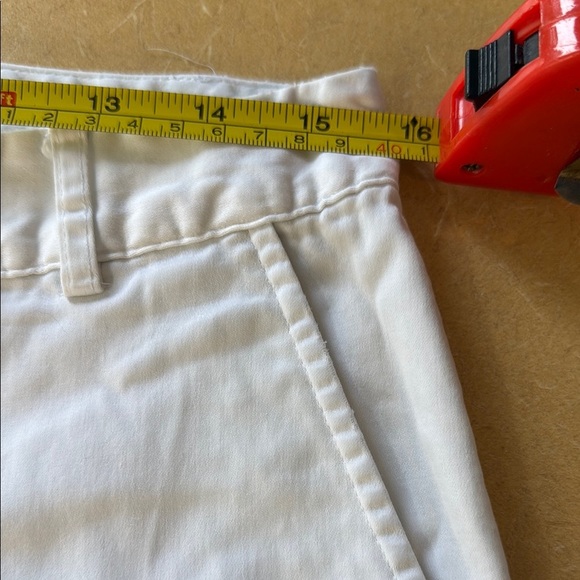 IZOD Women's White Shorts size 8 - Picture 8 of 10